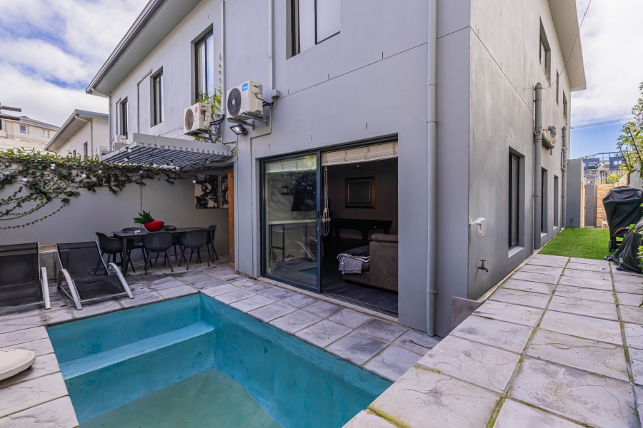 3 Bedroom Property for Sale in Sea Point Western Cape